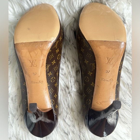 Louis Vuitton Vintage Monogram Pumps - Picture 5 of 5